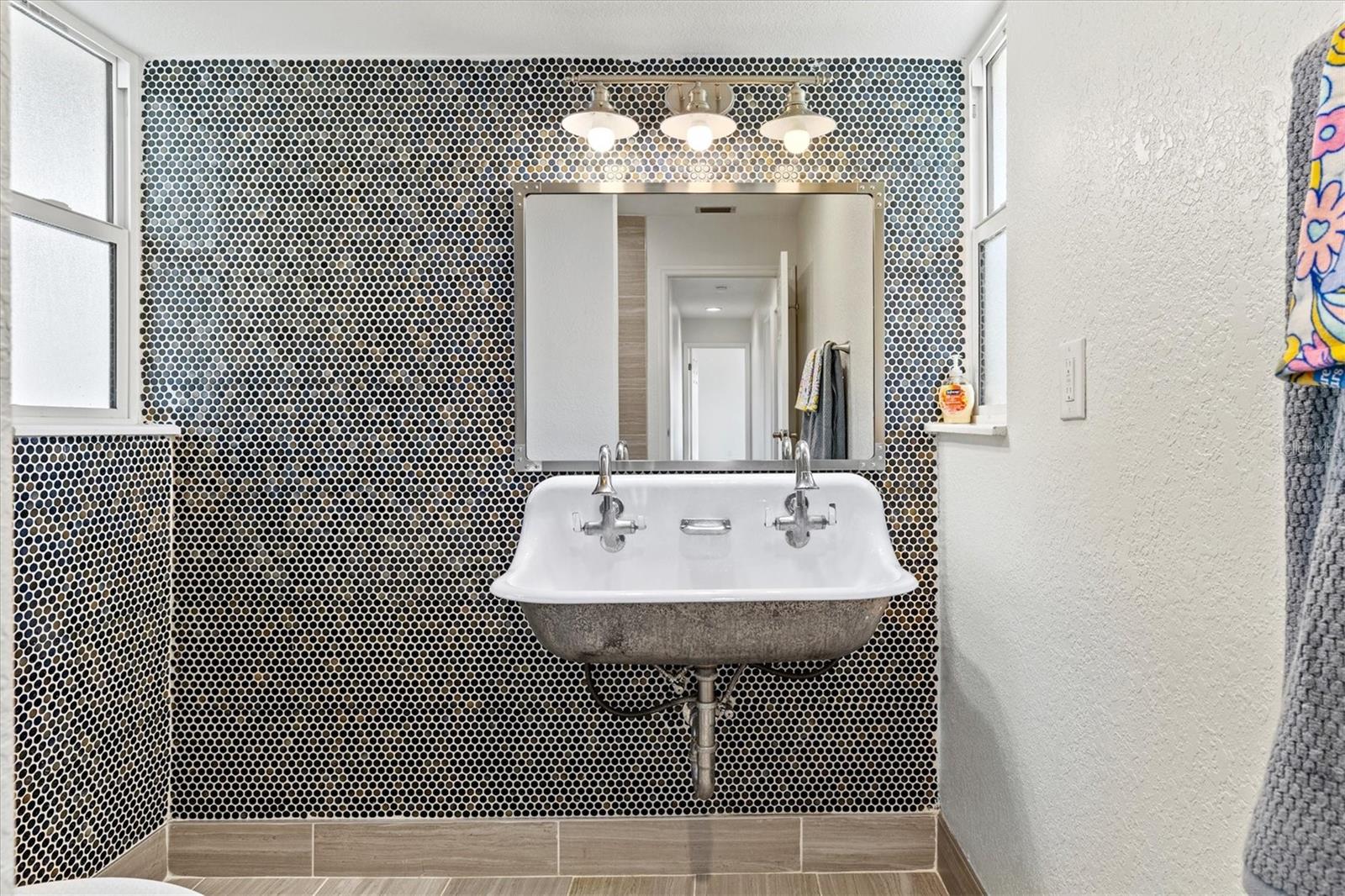 SADDLE CREEK - Residential