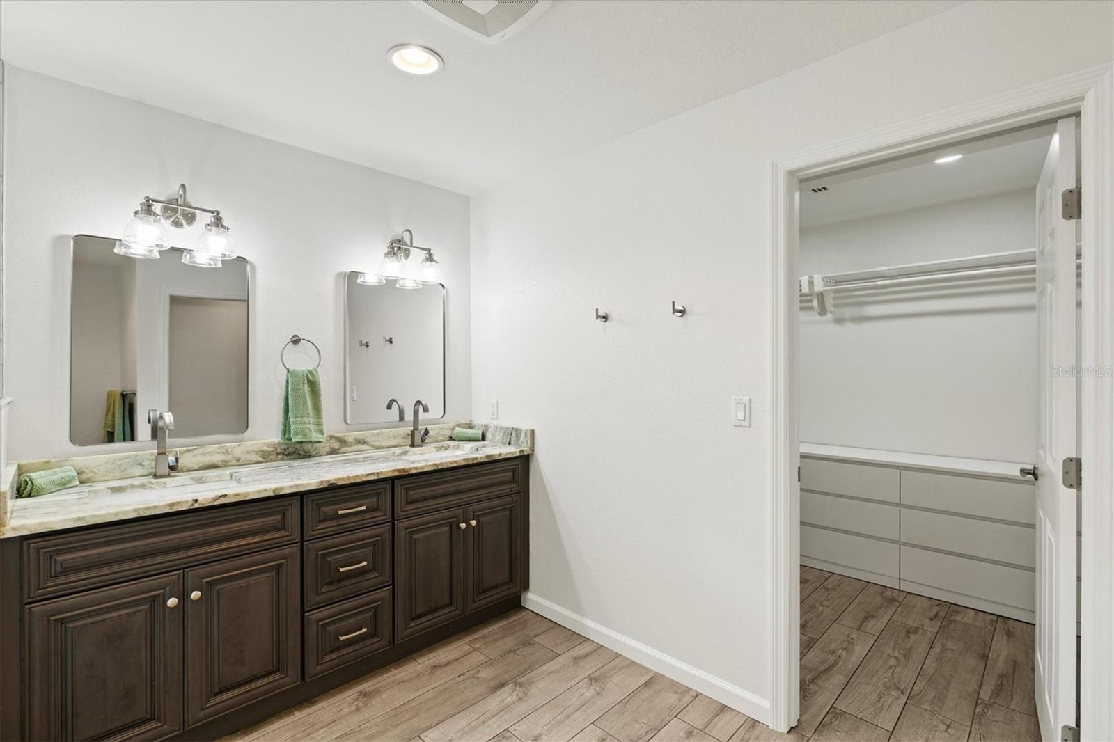 SADDLE CREEK - Residential