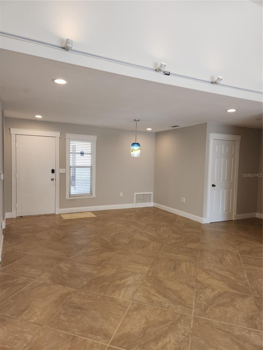 VILLAGE PLAZA SEC 4 - Residential Lease