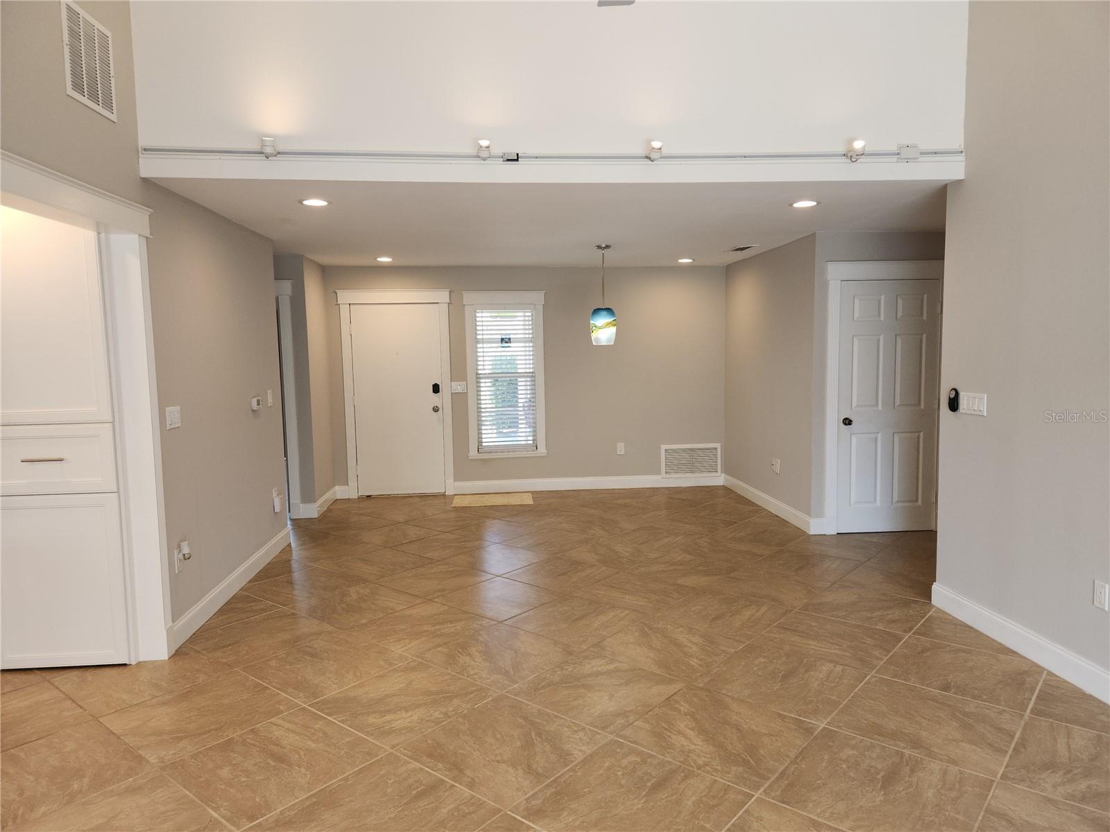 VILLAGE PLAZA SEC 4 - Residential Lease