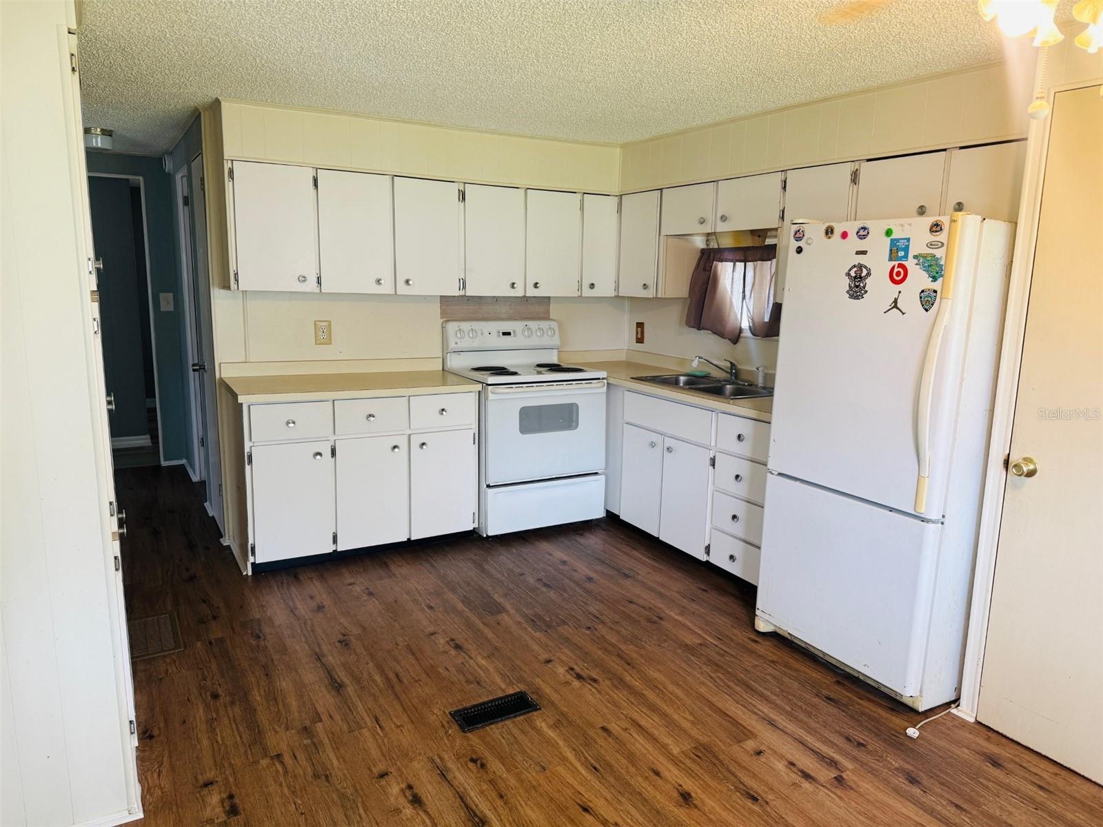 HIGH POINT MH SUB - Residential Lease