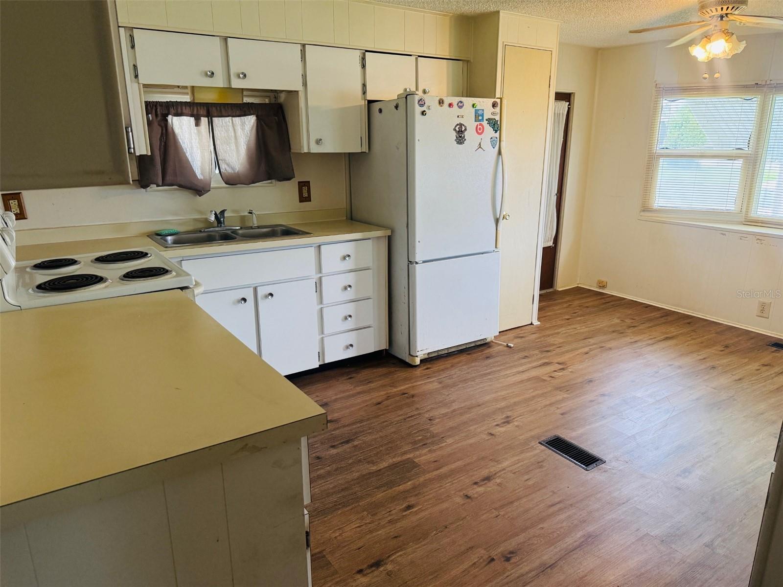 HIGH POINT MH SUB - Residential Lease