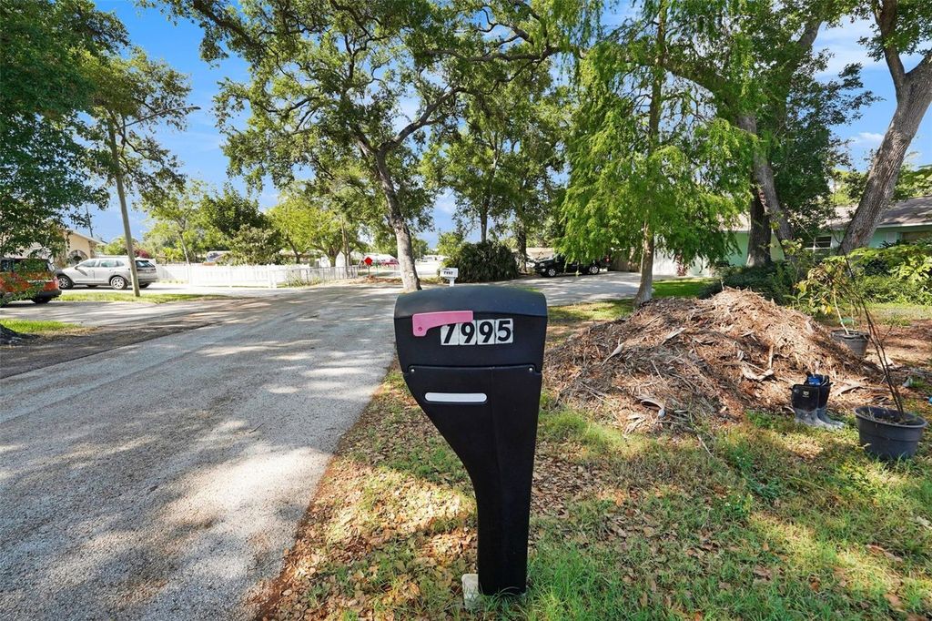 Photo of 7995 53rd Way N, Pinellas Park, FL 33781 (MLS # TB8501488)