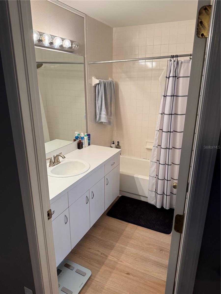 COURTYARDS 1 AT GLENEAGLES - Residential Lease