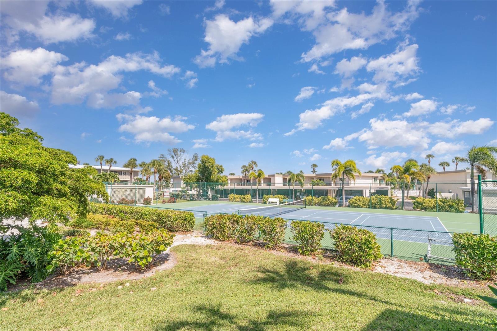 WESTBAY POINT & MOORINGS III - Residential