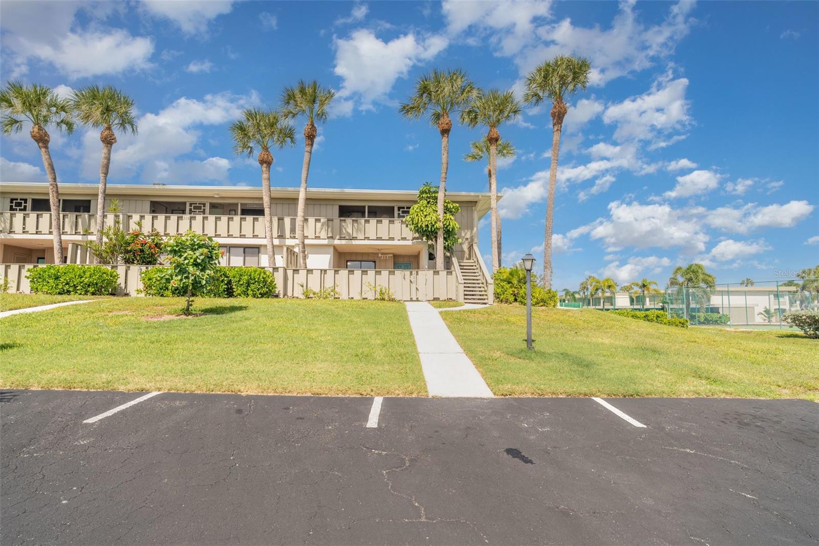 WESTBAY POINT & MOORINGS III - Residential