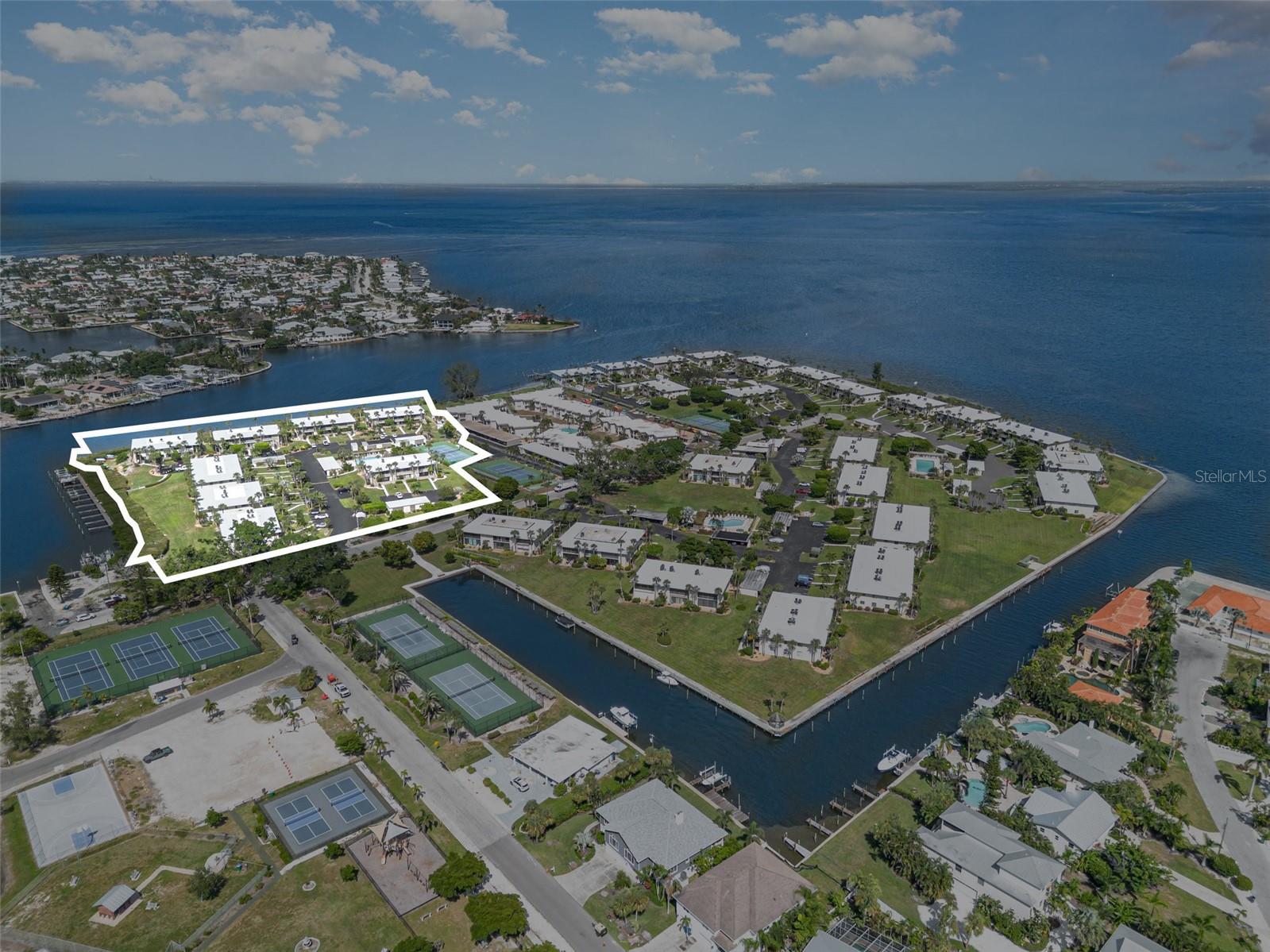 WESTBAY POINT & MOORINGS III - Residential
