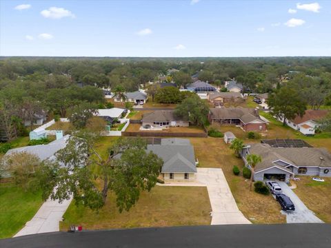 A home in LAKELAND