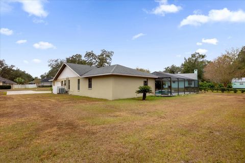 A home in LAKELAND