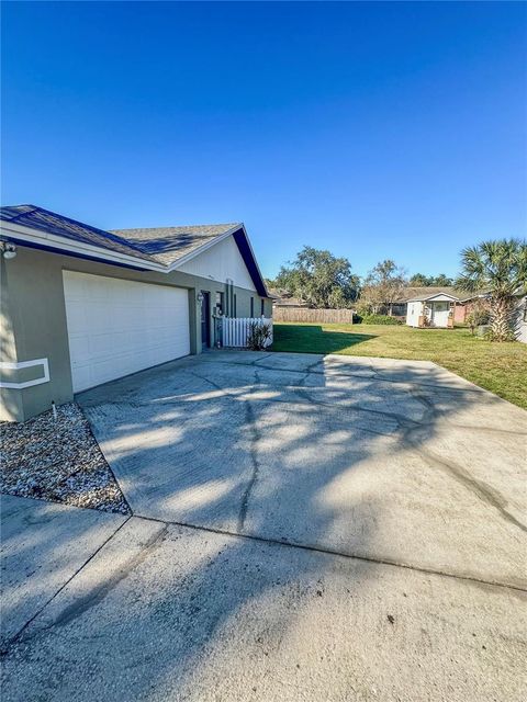 A home in LAKELAND