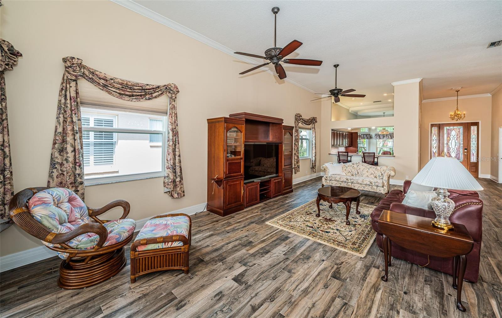 1522 RIVERDALE DRIVE