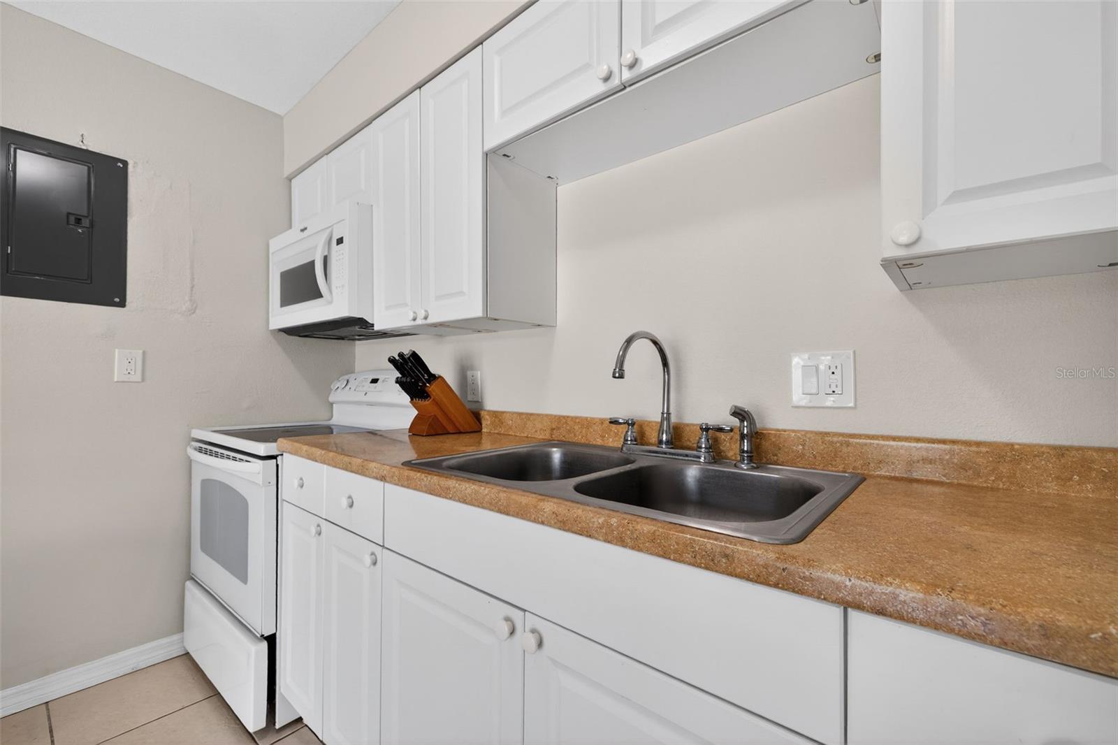 WOODSIDE VILLAGE CONDO - Residential