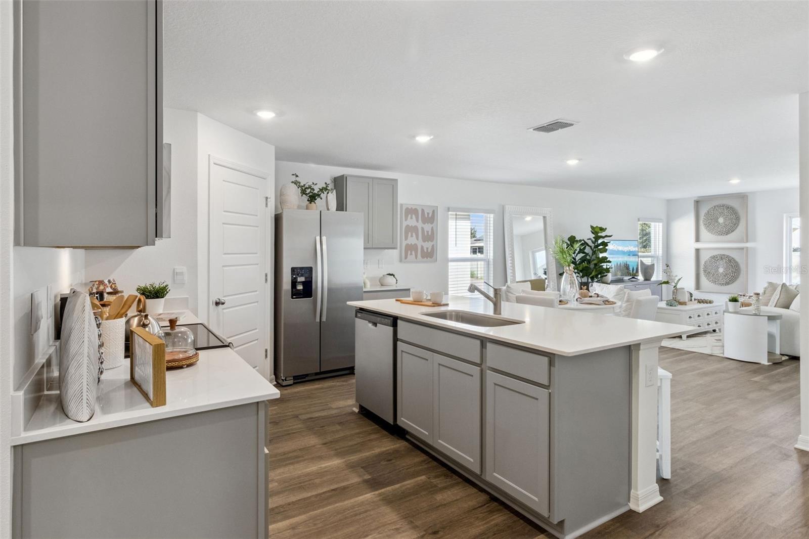 MAGNOLIA POINTE - Residential