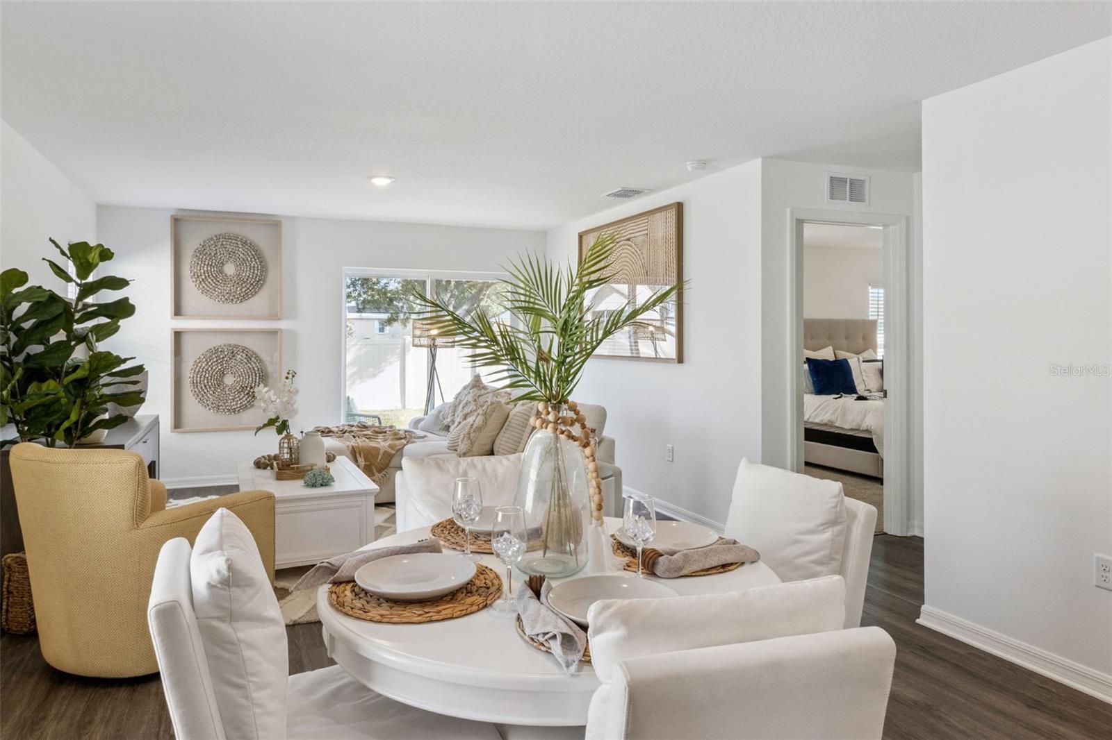 MAGNOLIA POINTE - Residential