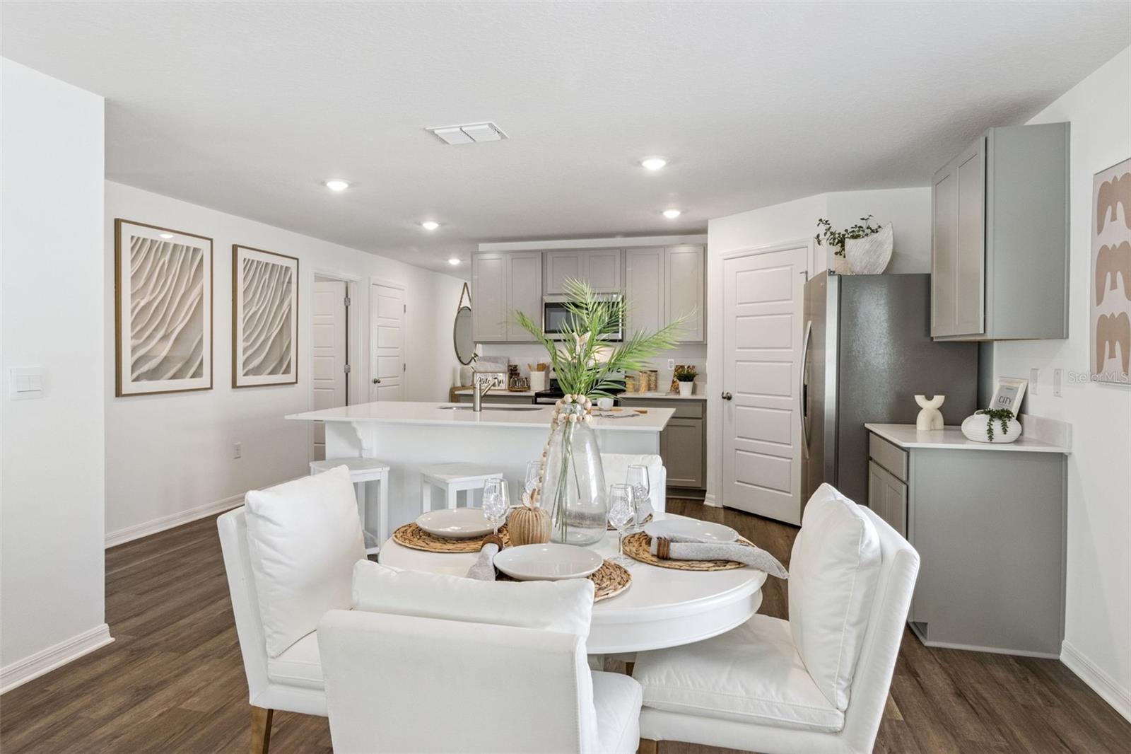 MAGNOLIA POINTE - Residential