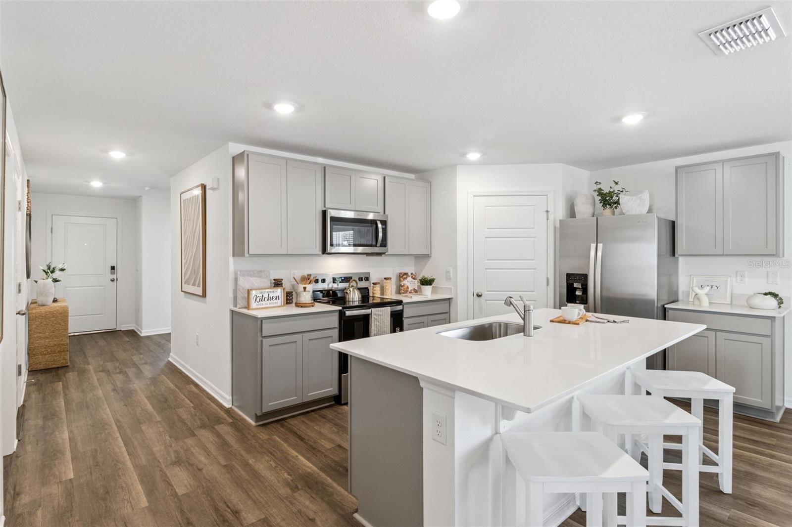 MAGNOLIA POINTE - Residential