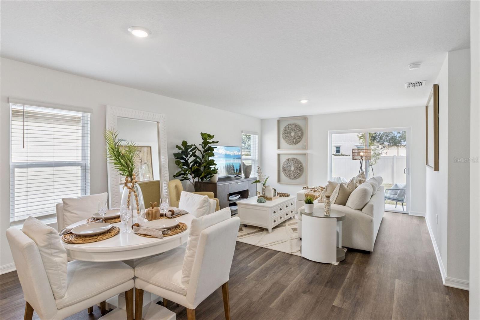 MAGNOLIA POINTE - Residential