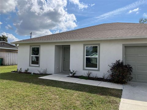 A home in PORT CHARLOTTE