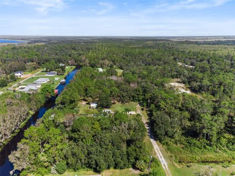 A home in LAKE WALES