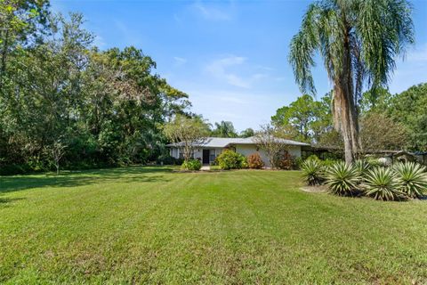 A home in LAKE WALES