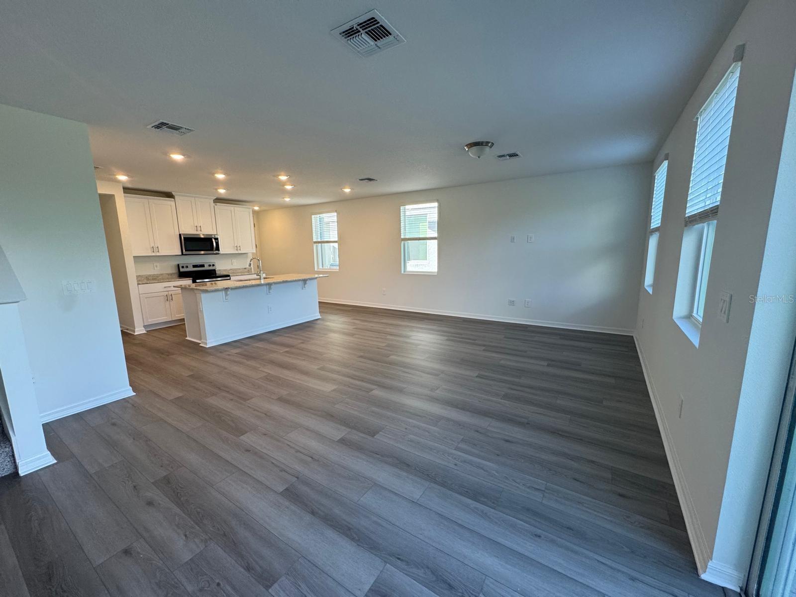 THE MEADOW AT CROSSPRAIRIE TOWNES - Residential Lease