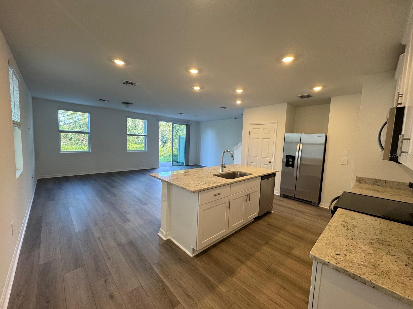 THE MEADOW AT CROSSPRAIRIE TOWNES - Residential Lease