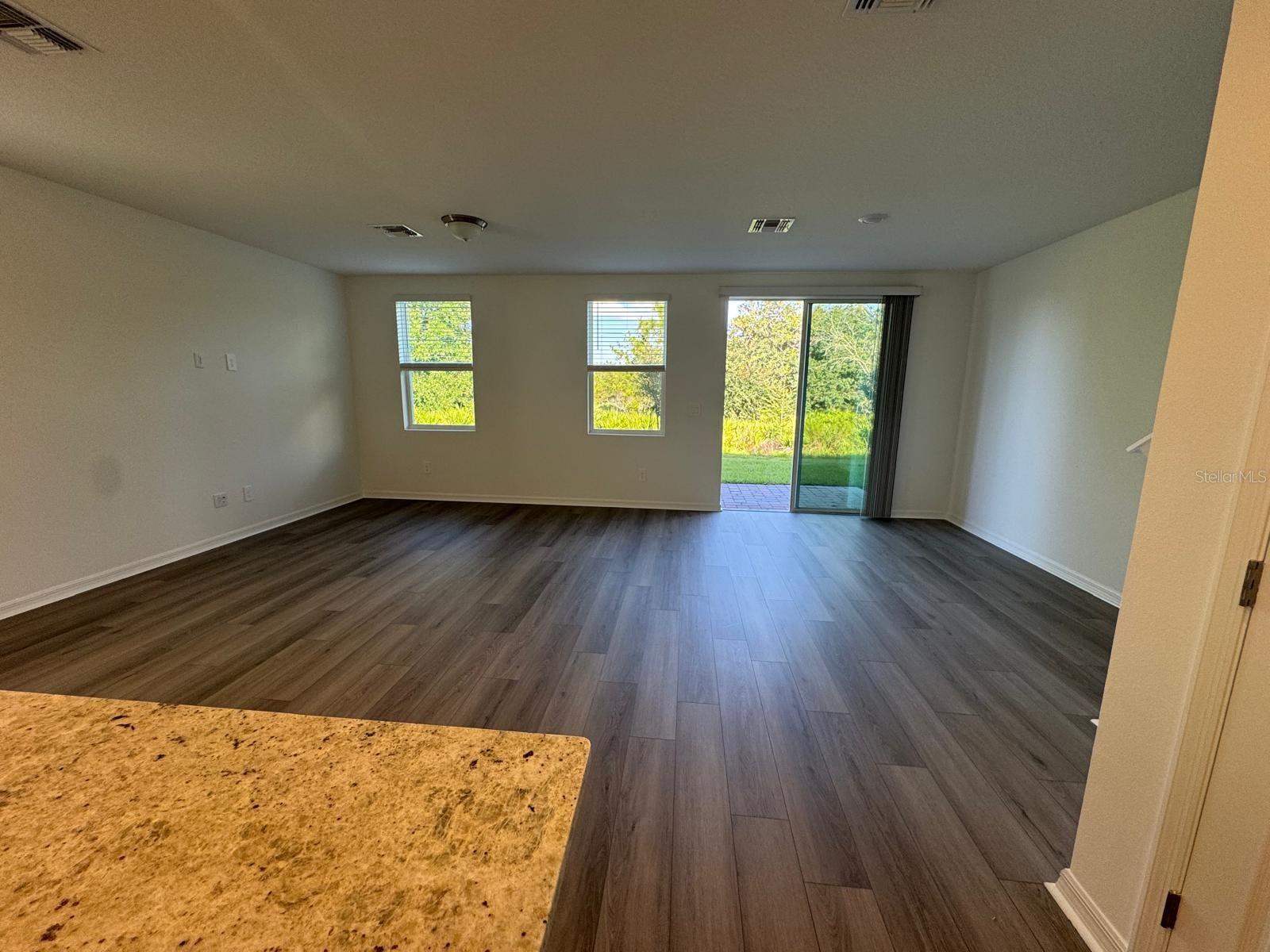 THE MEADOW AT CROSSPRAIRIE TOWNES - Residential Lease