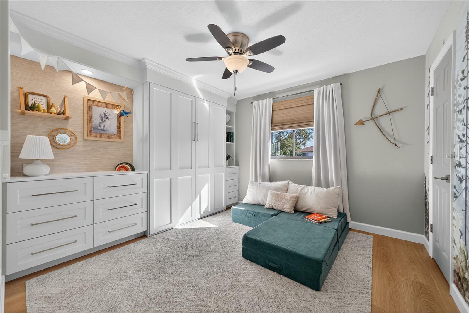 COLONIAL OAKS - Residential