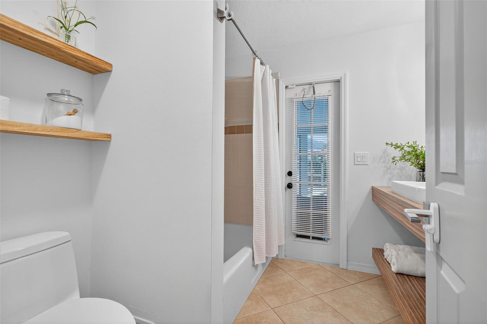 COLONIAL OAKS - Residential