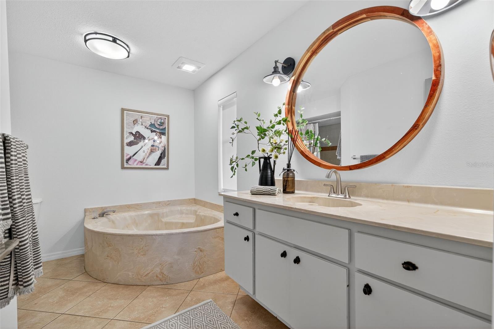 COLONIAL OAKS - Residential