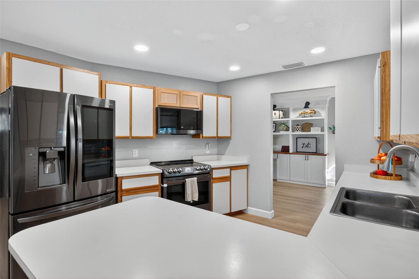 COLONIAL OAKS - Residential