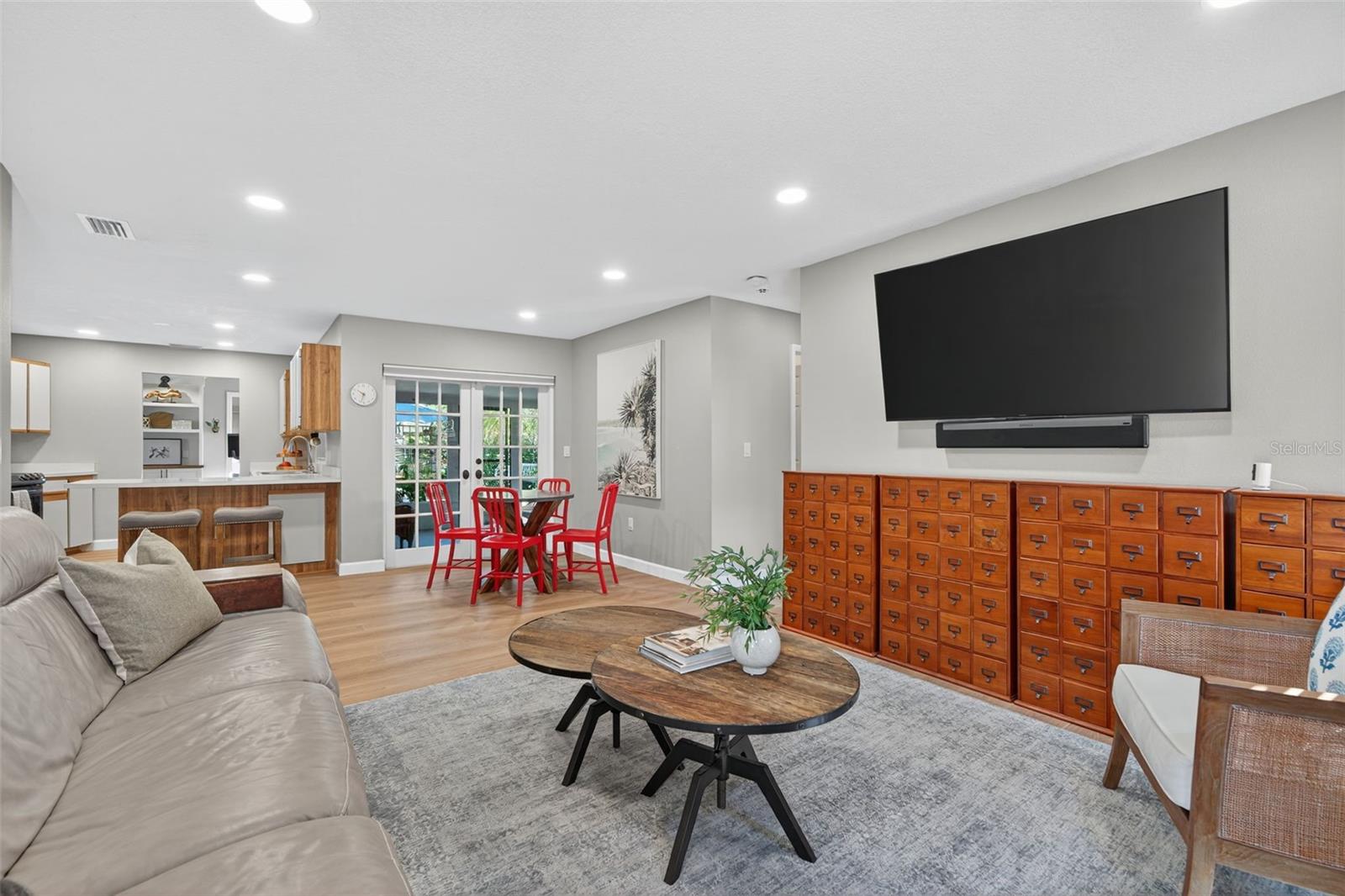 COLONIAL OAKS - Residential