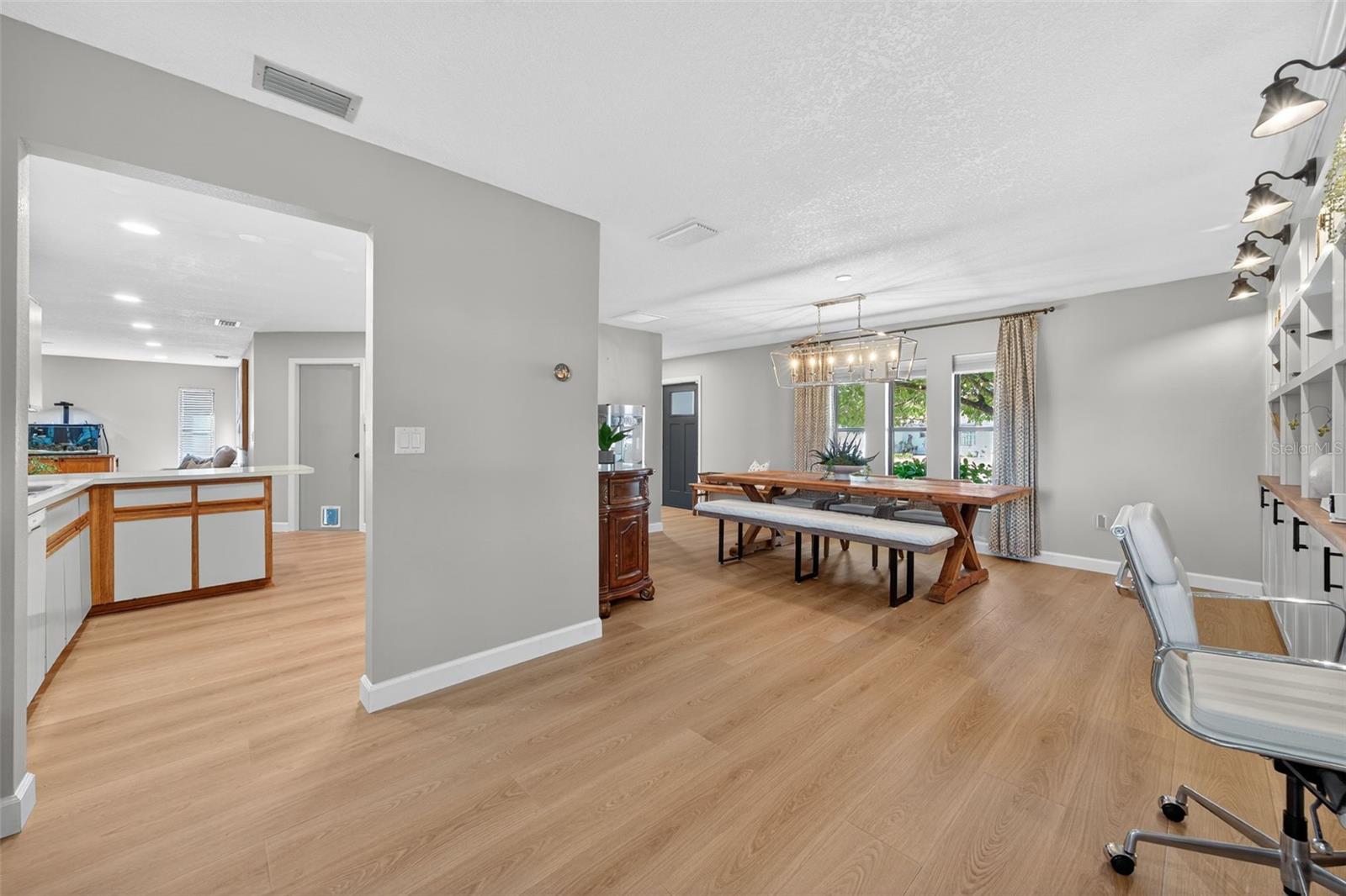 COLONIAL OAKS - Residential