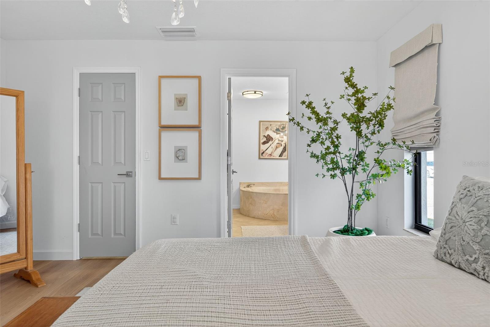 COLONIAL OAKS - Residential