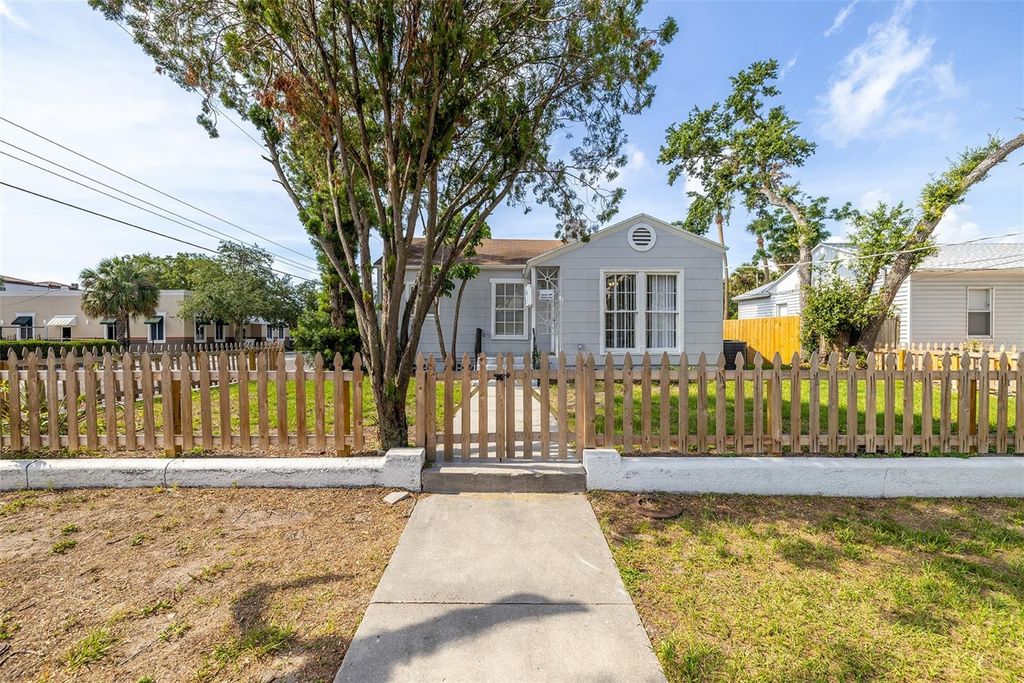 Photo of 2402 W North B Street, Tampa, FL 33609 (MLS # TB8460472)