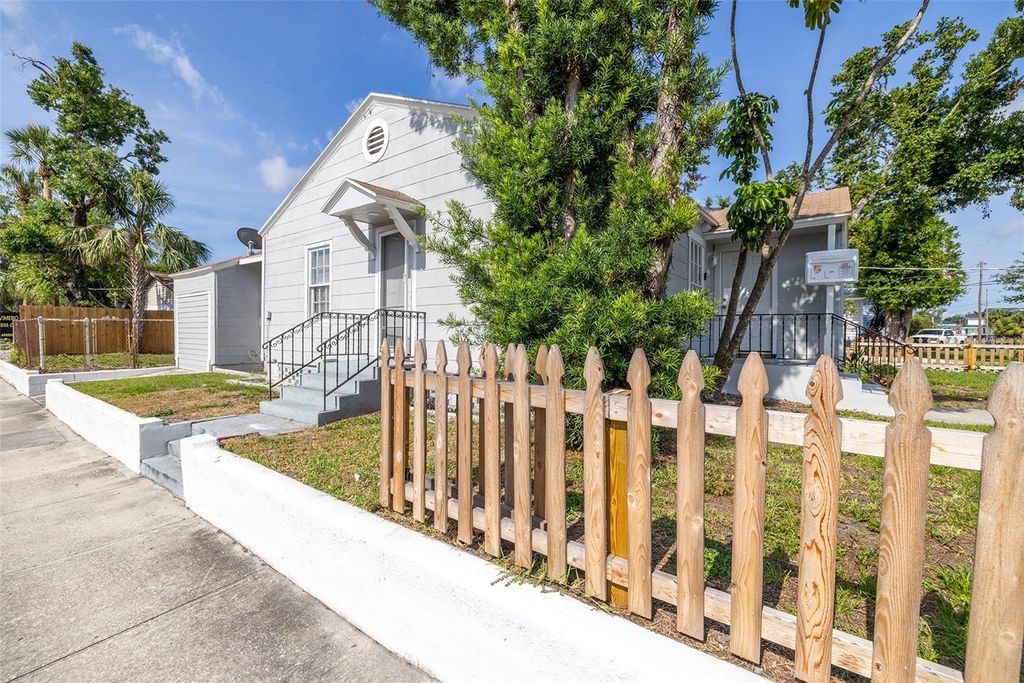 Photo of 2402 W North B Street, Tampa, FL 33609 (MLS # TB8460472)