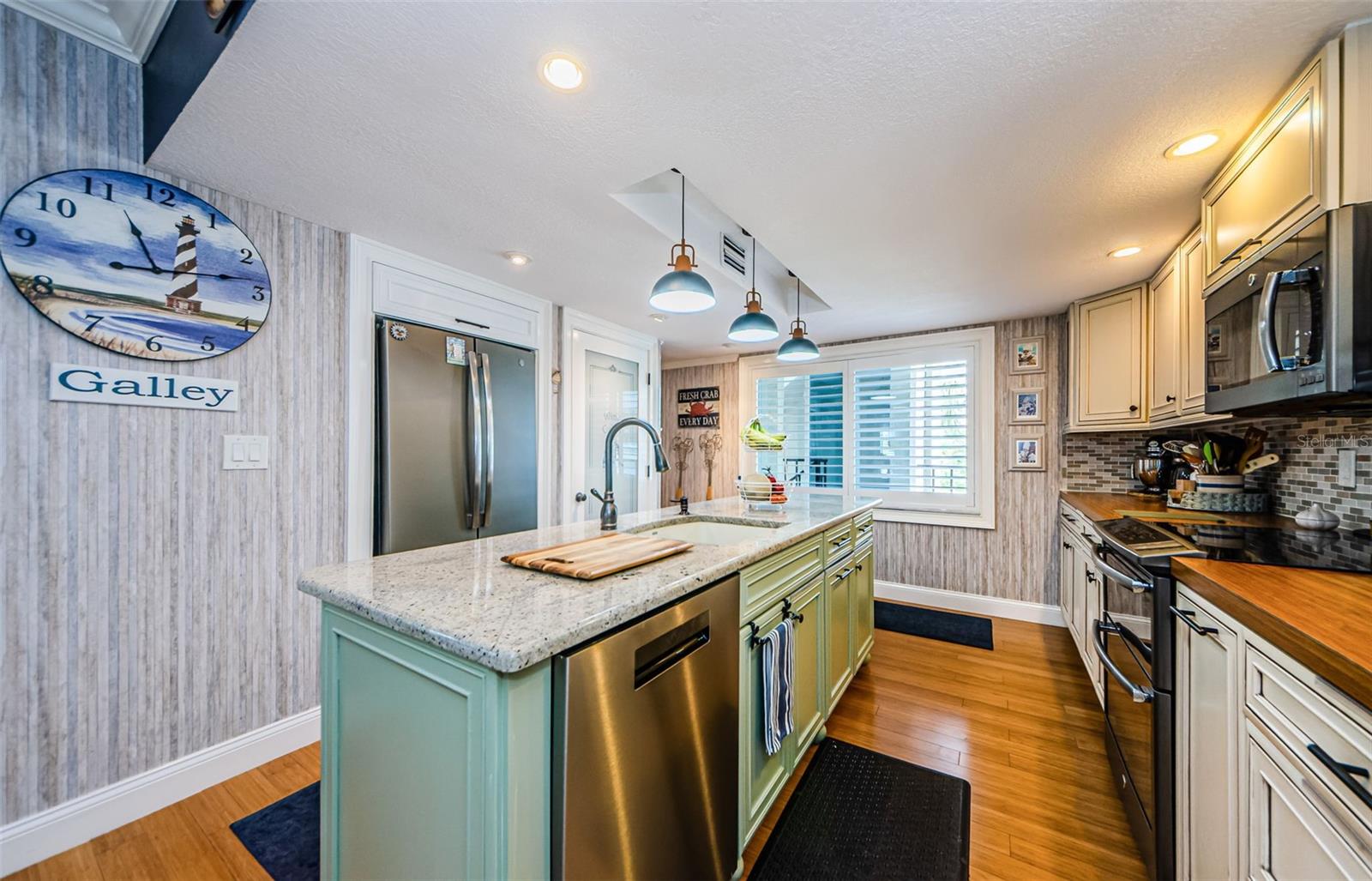 SAND PEBBLE POINTE CONDO 01 AMD 02 - Residential