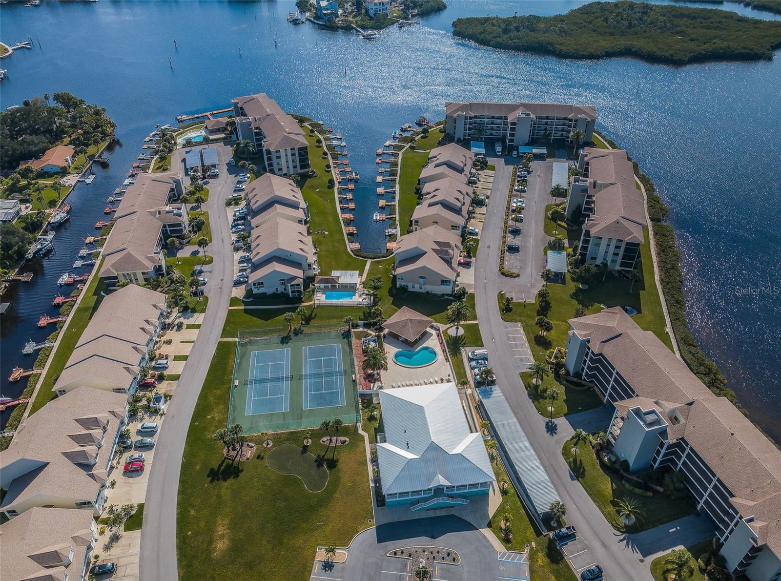 SAND PEBBLE POINTE CONDO 01 AMD 02 - Residential