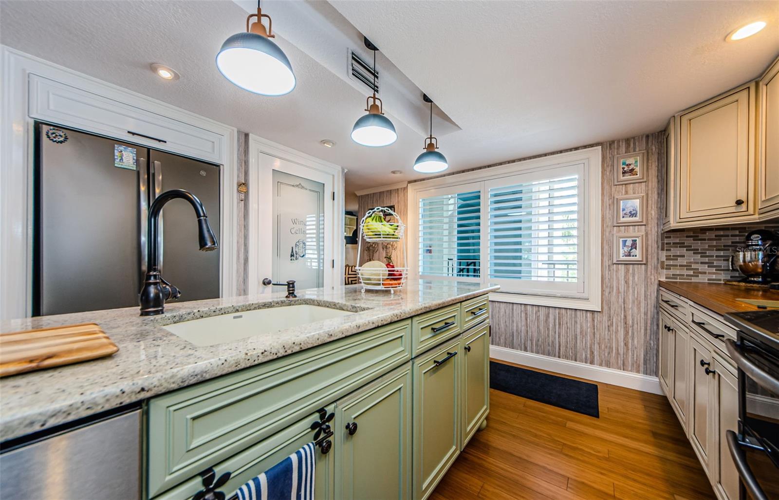 SAND PEBBLE POINTE CONDO 01 AMD 02 - Residential