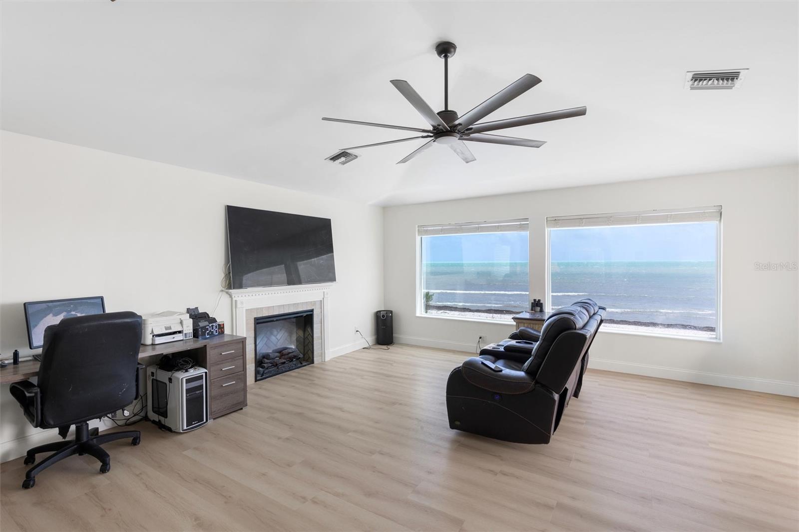 LONG BEACH ESTATES SEC B - Residential