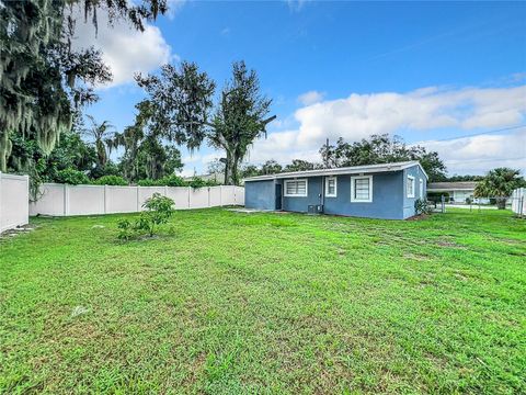 A home in WINTER HAVEN