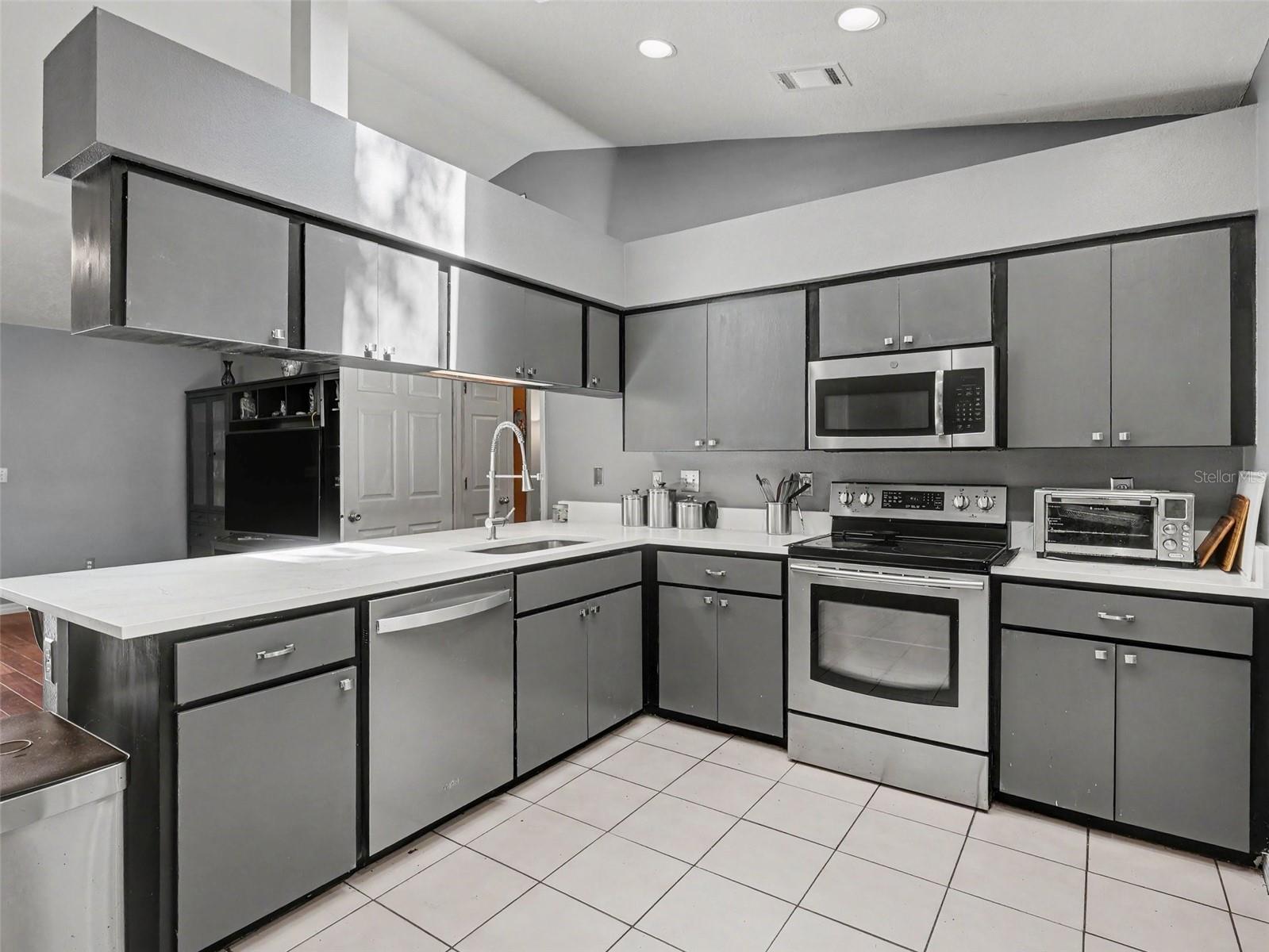 8010 55TH STREET E, PALMETTO, FL, 34221 1 8010 55TH STREET E