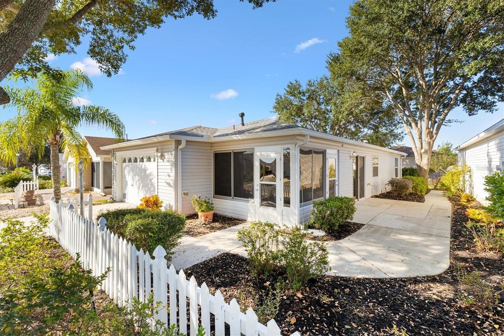 Photo of 428 Canterbury Court, The Villages, FL 32162 (MLS # G5104850)