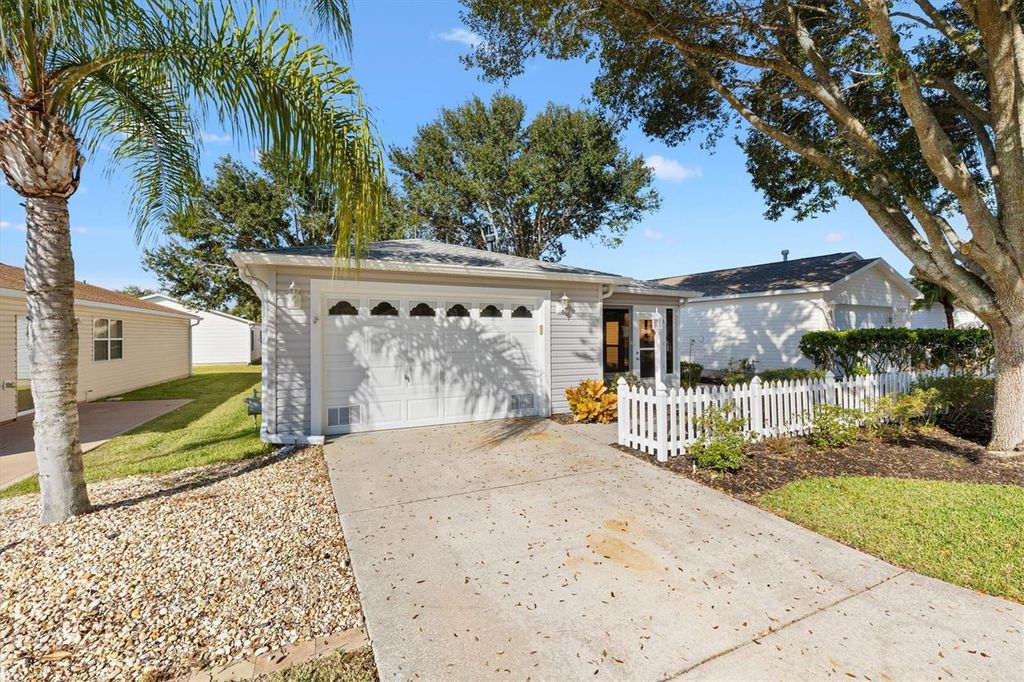 Photo of 428 Canterbury Court, The Villages, FL 32162 (MLS # G5104850)
