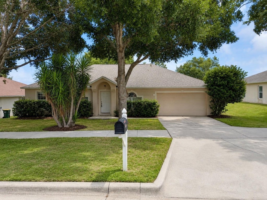 Photo of 2885 White Magnolia Loop, Clermont, FL 34711 (MLS # O6431386)