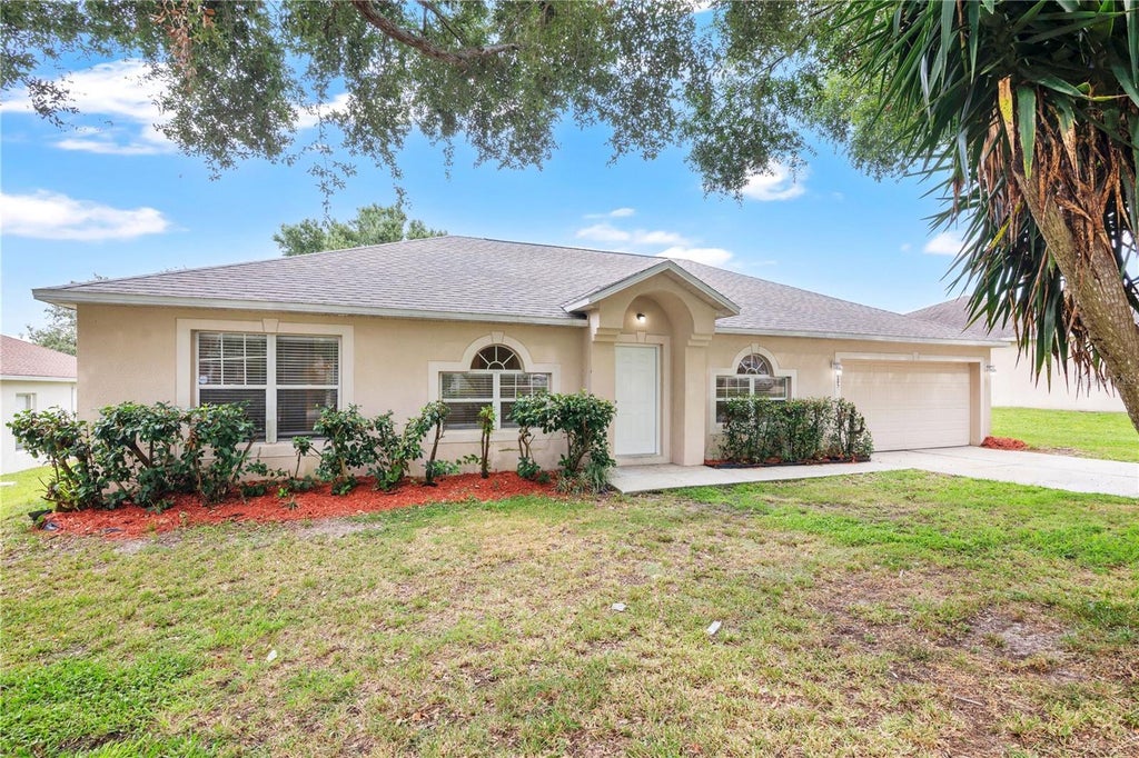 Photo of 2885 White Magnolia Loop, Clermont, FL 34711 (MLS # O6431386)