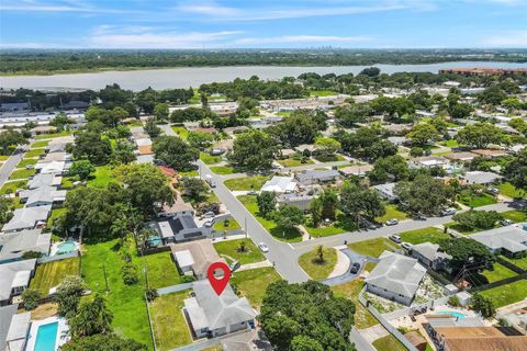 A home in SEMINOLE