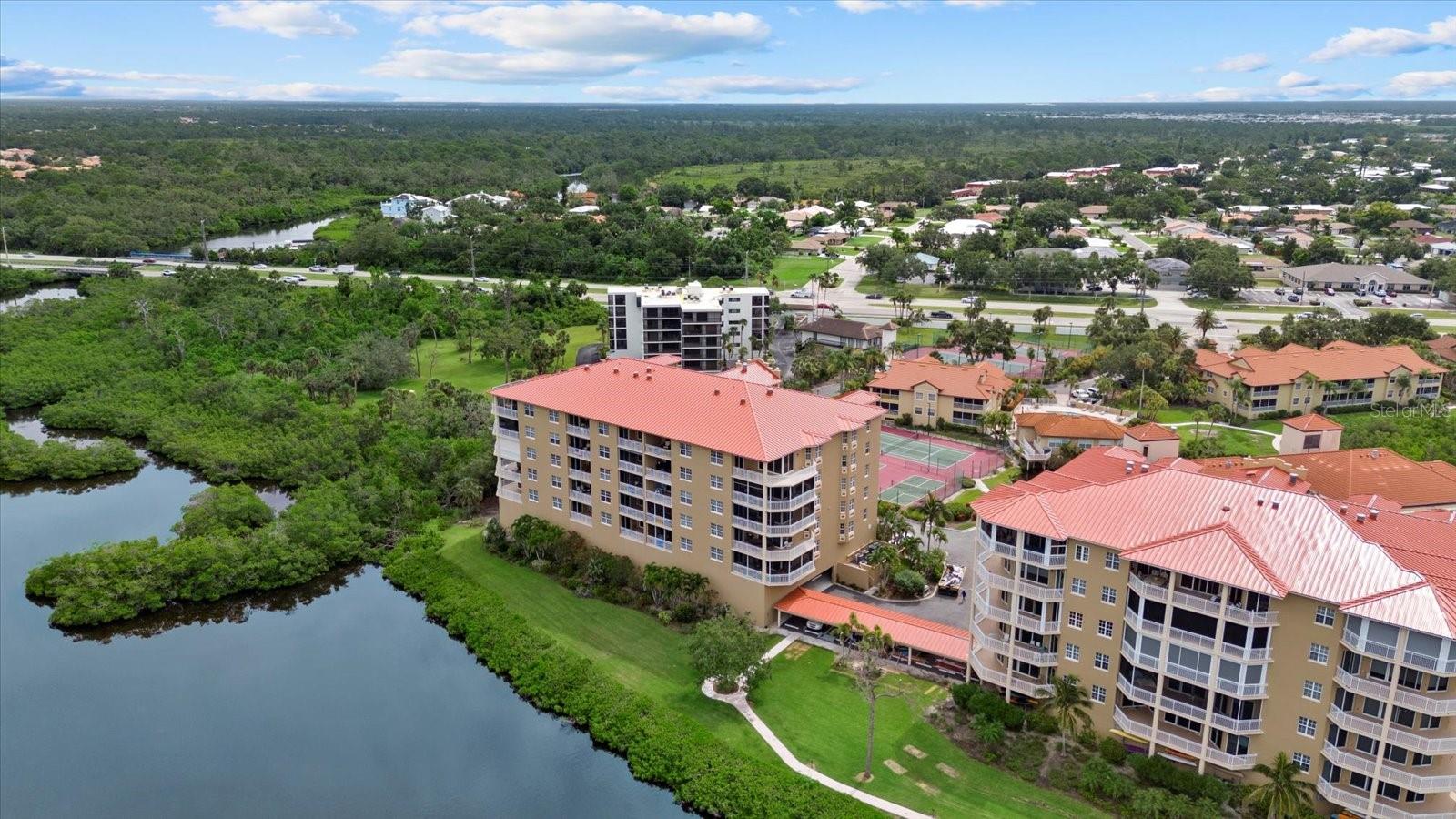 BLACKBURN HARBOR RESIDENCES - Residential
