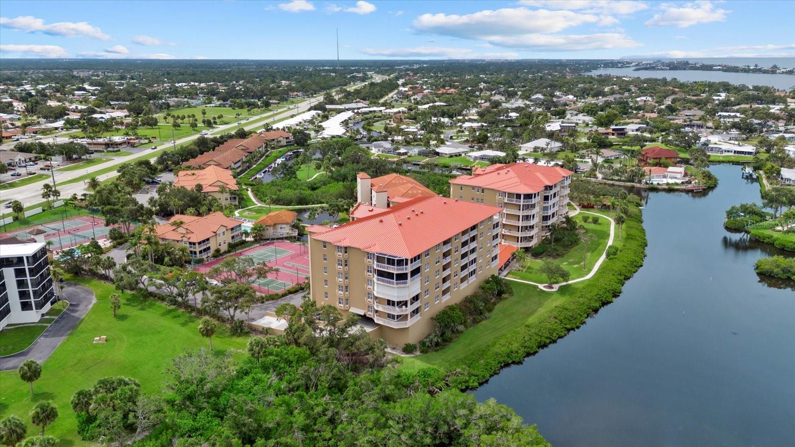 BLACKBURN HARBOR RESIDENCES - Residential