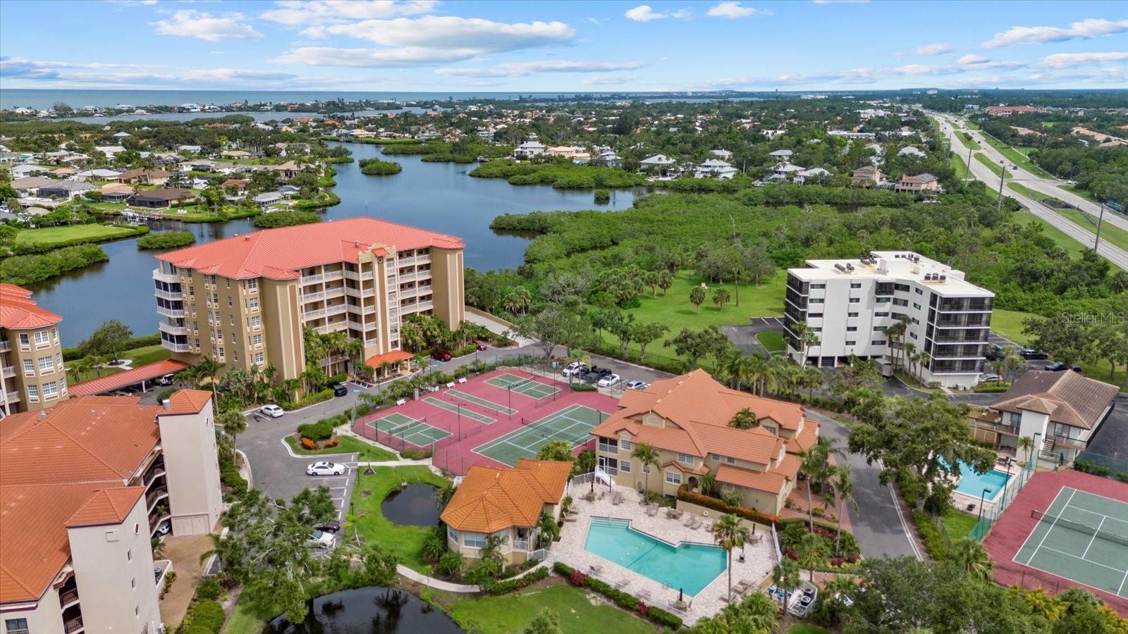 BLACKBURN HARBOR RESIDENCES - Residential